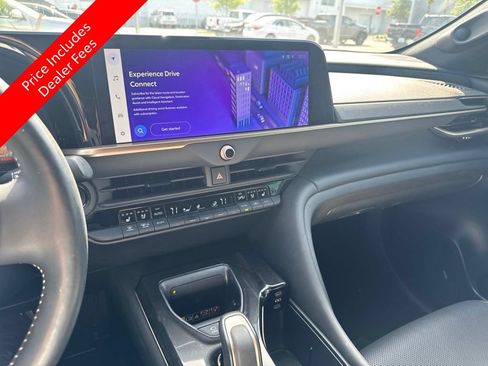 Used 2024 Toyota Crown Platinum AWD/4WD image 12