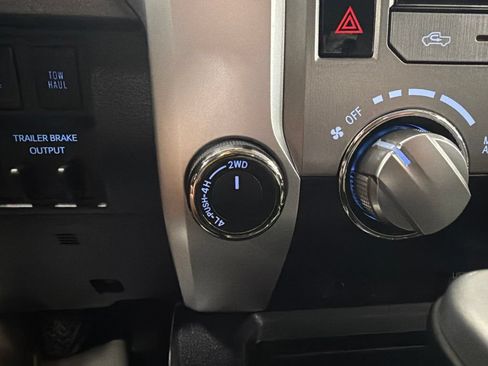Used 2018 Toyota Tundra SR5 w/ SR5 Upgrade Package AWD/4WD image 27