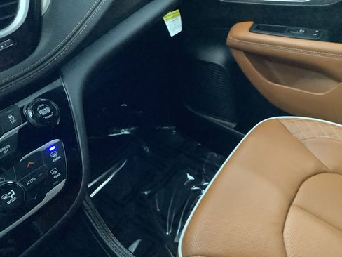 New 2026 Chrysler Pacifica Pinnacle w/ Trailer Tow Group image 26