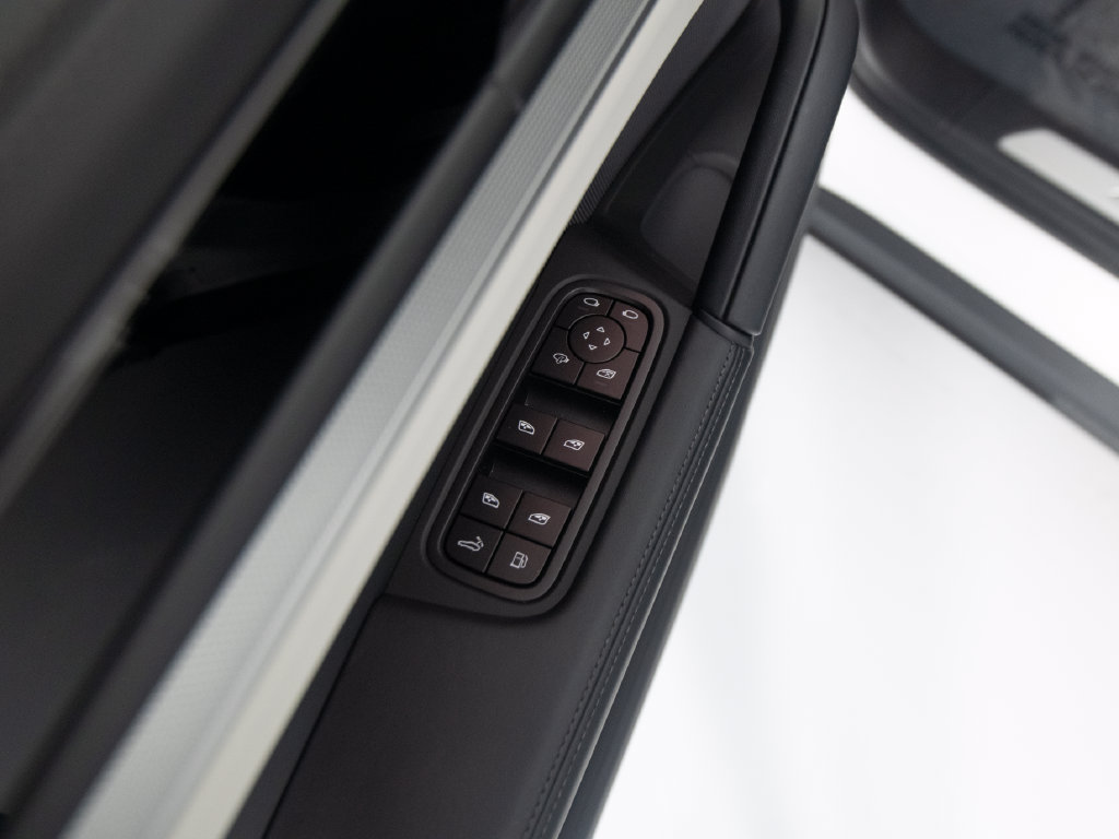 Certified 2026 Porsche Cayenne E-Hybrid Coupe AWD/4WD image 23