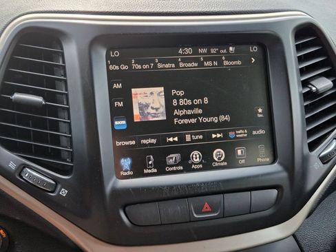 Used 2014 Jeep Cherokee Limited w/ Luxury Group AWD/4WD image 28