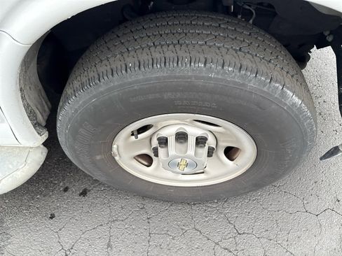 Used 2024 Chevrolet Express 2500 w/ Driver Convenience Package image 13