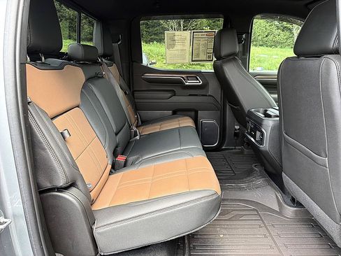 Used 2023 Chevrolet Silverado 1500 High Country w/ Technology Package AWD/4WD image 20