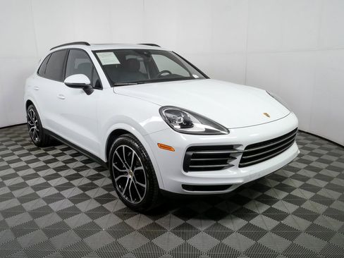 Certified 2023 Porsche Cayenne Platinum Edition image 29