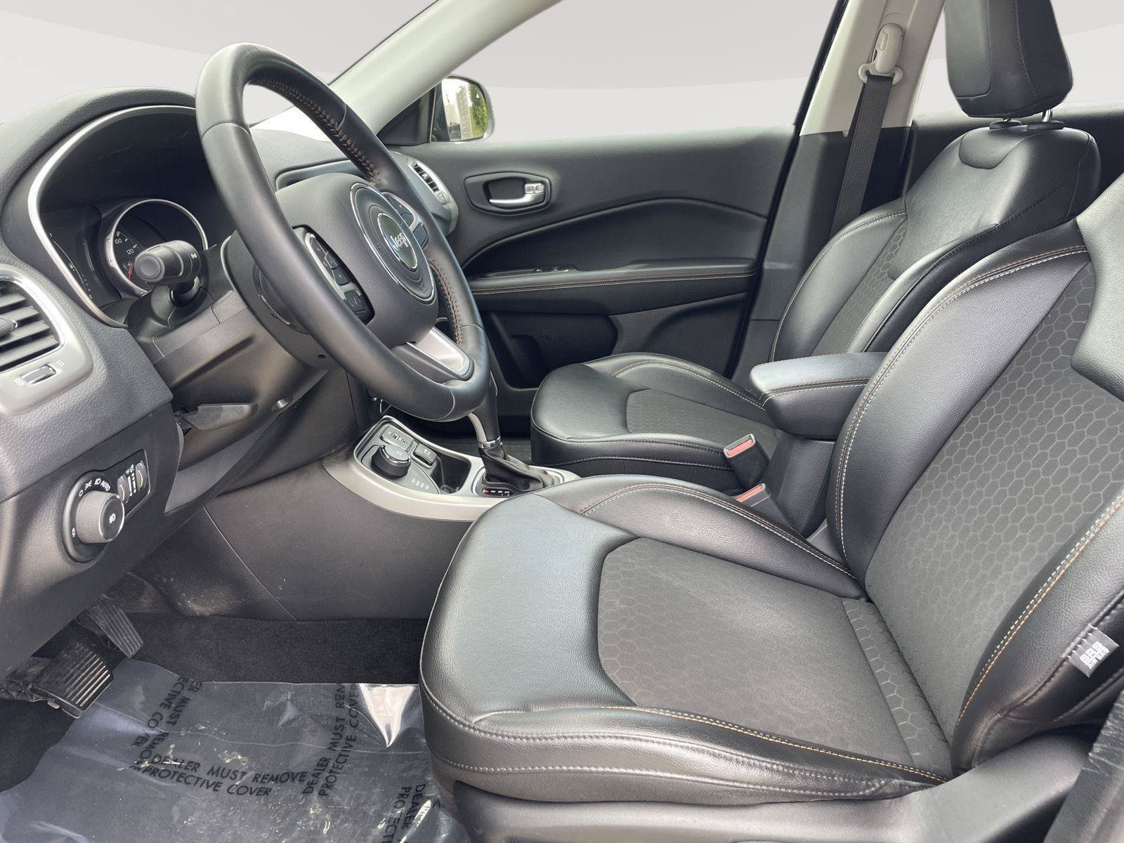 Used 2018 Jeep Compass Latitude w/ Safe & Security Group AWD/4WD image 22