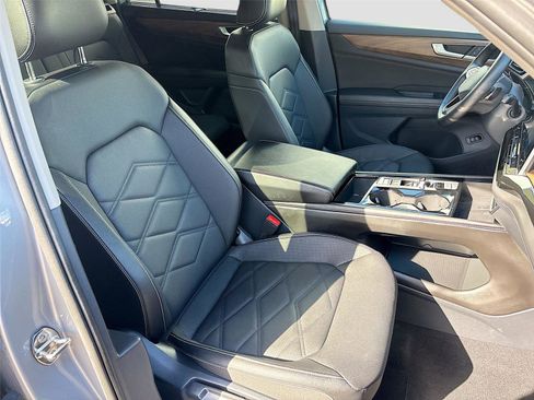 Used 2025 Volkswagen Atlas SE image 29