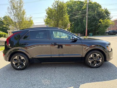 Certified 2023 Kia Niro Wind w/ Wind Preserve Package FWD image 8
