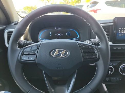 Certified 2023 Hyundai Venue Limited FWD image 18