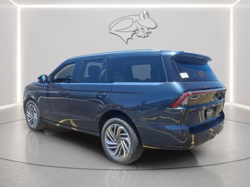 New 2026 Lincoln Navigator Reserve AWD/4WD image 3