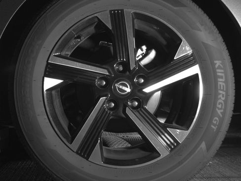 Used 2025 Nissan Sentra SV image 14