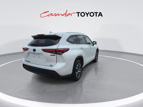 Used 2022 Toyota Highlander XLE image 8