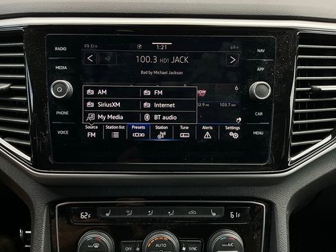 Used 2022 Volkswagen Atlas Cross Sport SEL R-Line image 35