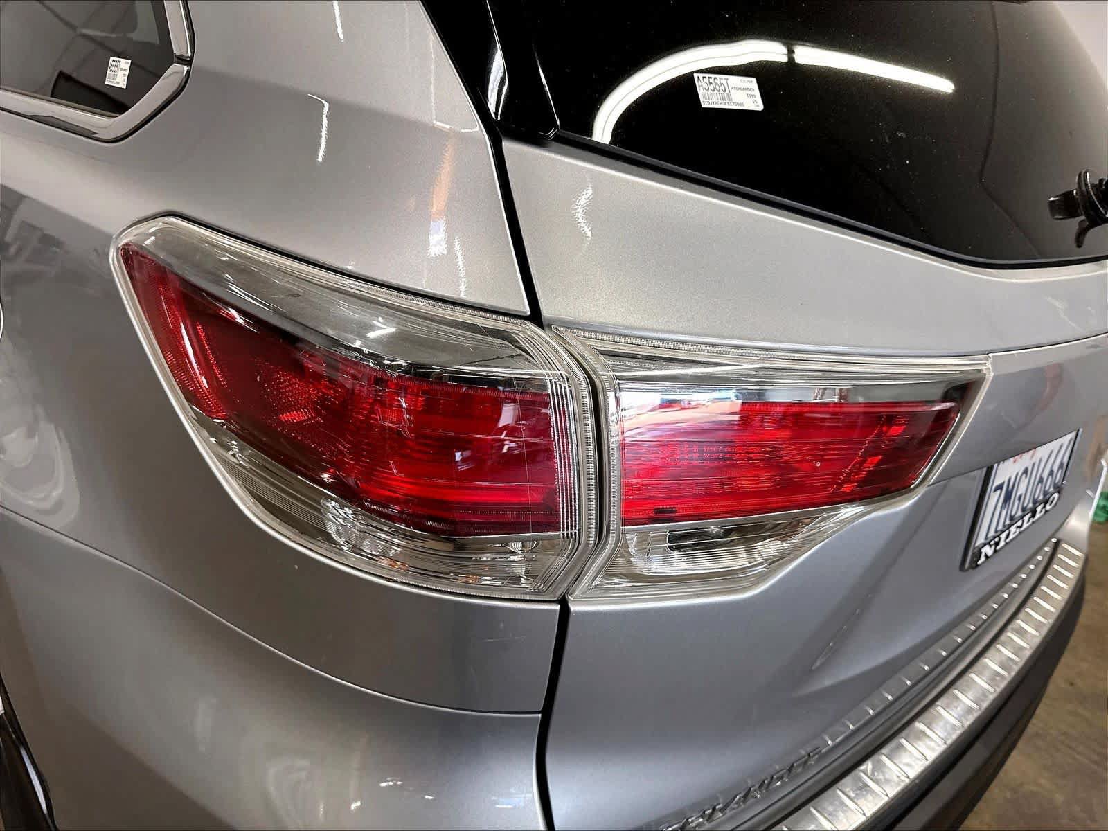 Used 2015 Toyota Highlander XLE AWD/4WD image 30
