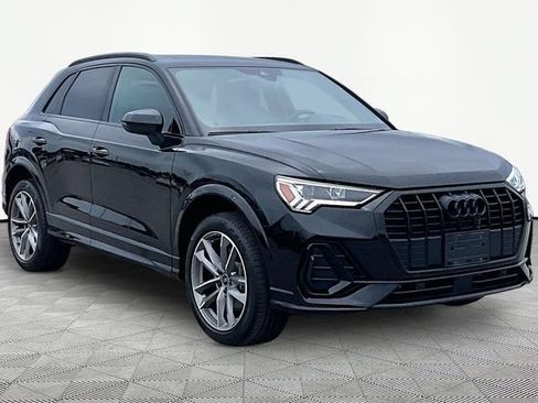 Used 2023 Audi Q3 2.0T Premium w/ Black Optic Sport Package AWD/4WD image 11
