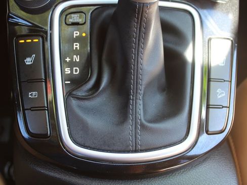 Certified 2024 Kia Seltos EX FWD image 35