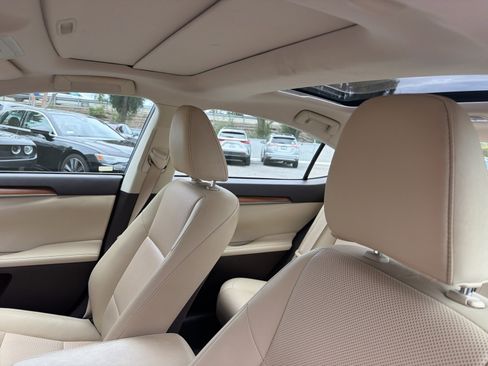 Used 2018 Lexus ES 350 w/ Navigation System Package image 9