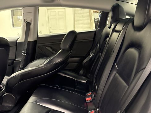 Used 2023 Tesla Model 3 Standard Range image 10