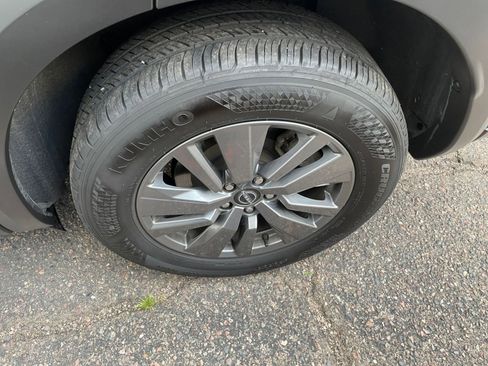 Used 2025 Nissan Pathfinder SV image 33