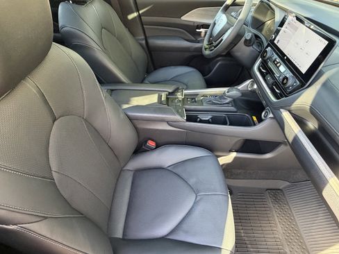 Used 2026 Toyota Grand Highlander FWD image 44