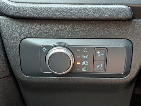 Used 2022 Ford Escape SE image 25