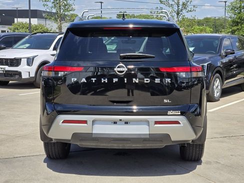 Used 2025 Nissan Pathfinder SL FWD image 13