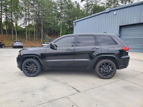 Used 2020 Jeep Grand Cherokee Altitude AWD/4WD image 8