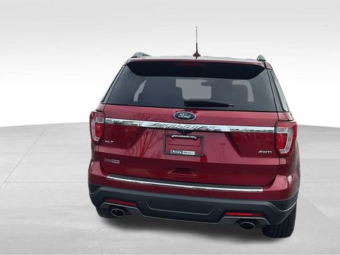 Used 2018 Ford Explorer XLT w/ Equipment Group 202A image 6