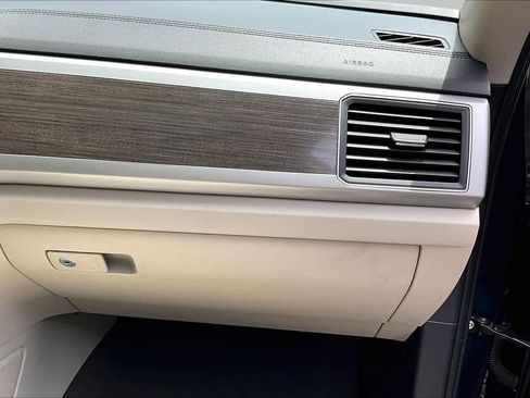 Used 2019 Volkswagen Atlas SE FWD image 19