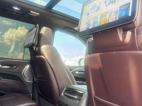 Used 2023 Cadillac Escalade ESV Premium Luxury Platinum AWD/4WD image 33