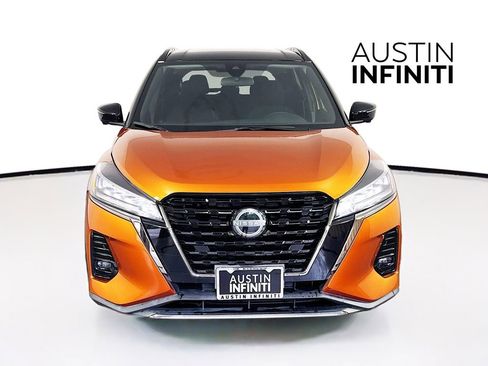 Used 2023 Nissan Kicks SR image 2