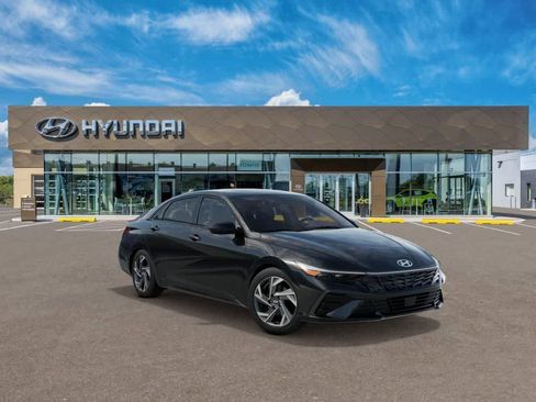 New 2025 Hyundai Elantra SEL image 2