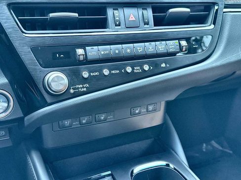 Used 2025 Lexus ES 350 w/ Premium Package FWD image 20