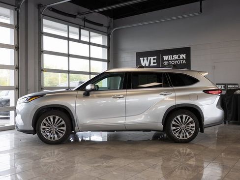 Used 2021 Toyota Highlander Platinum image 1