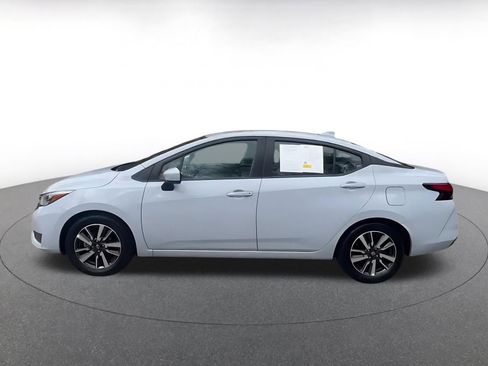 Used 2025 Nissan Versa SV image 9