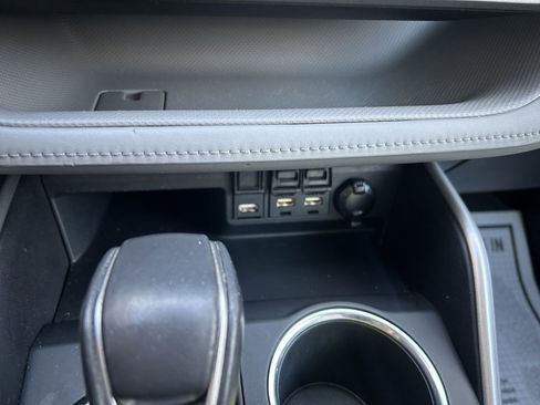 Used 2020 Toyota Highlander XLE image 17