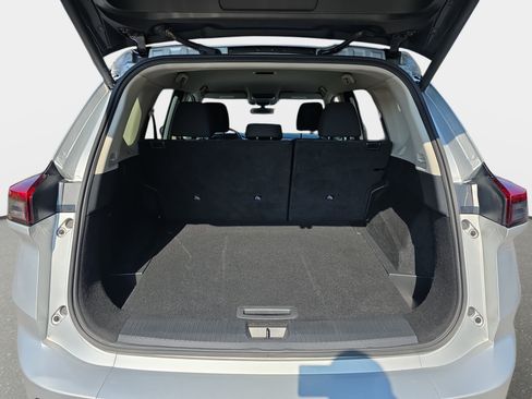 Used 2024 Nissan Rogue SV AWD/4WD image 10