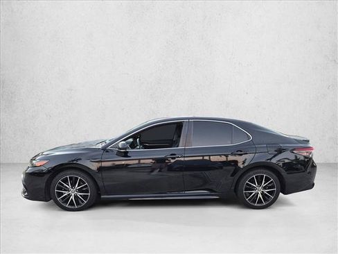 Used 2022 Toyota Camry SE FWD image 8