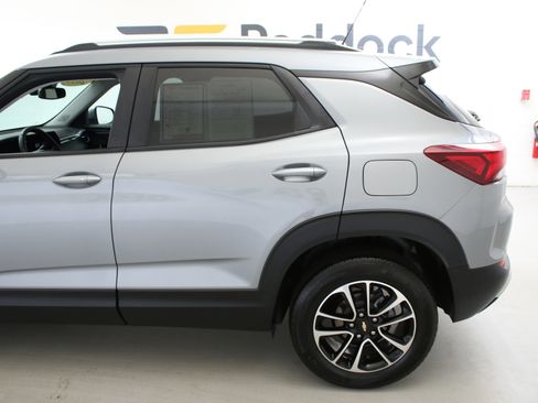 Used 2025 Chevrolet TrailBlazer LT w/ Convenience Package image 6