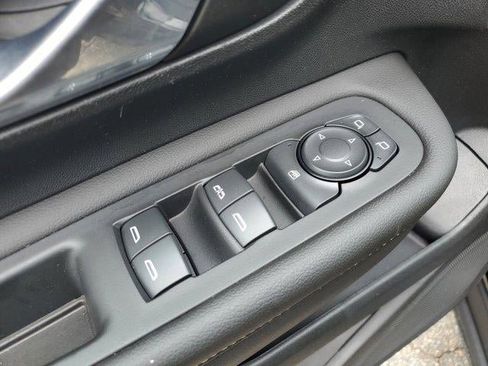 Used 2022 GMC Terrain SLE w/ Elevation Edition image 16