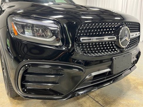 Used 2025 Mercedes-Benz GLB 250 4MATIC image 11