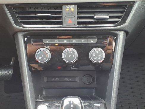 Certified 2023 Volkswagen Taos SE image 19