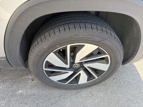 Used 2025 Volkswagen Atlas SE image 9