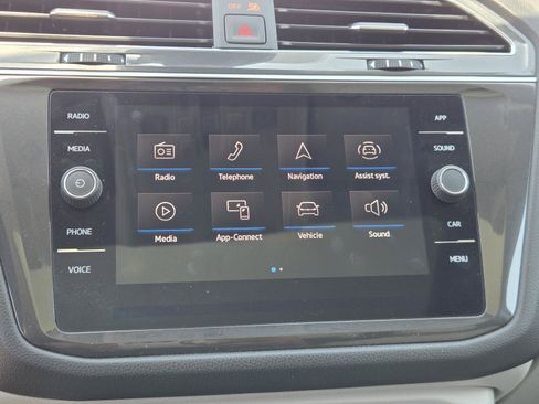 Used 2023 Volkswagen Tiguan SE AWD/4WD image 7