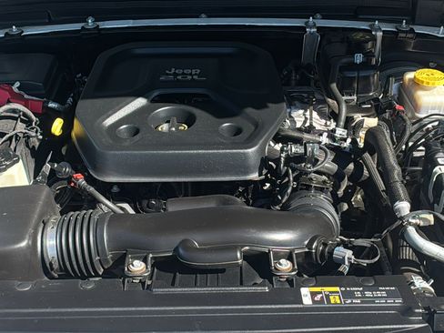 Used 2020 Jeep Wrangler Unlimited Sahara image 11