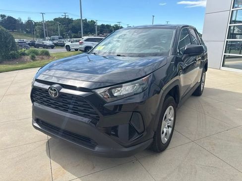 Used 2022 Toyota RAV4 LE AWD/4WD image 3