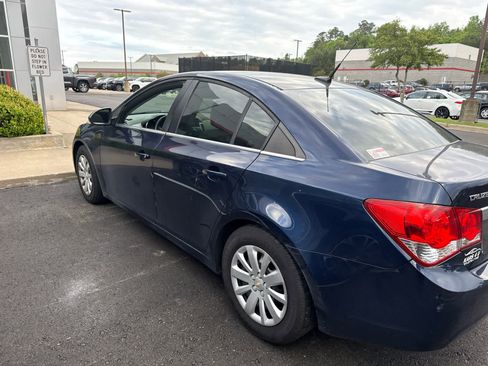 Used 2011 Chevrolet Cruze LS image 4