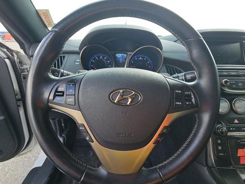 Used 2013 Hyundai Genesis 2.0T image 9