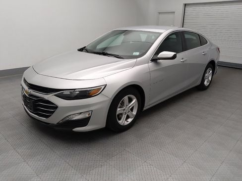 Used 2022 Chevrolet Malibu LT FWD image 2