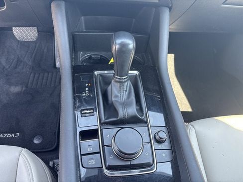 Used 2019 MAZDA MAZDA3 Hatchback w/ Preferred Package image 12