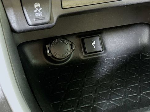 Used 2022 Toyota RAV4 XLE AWD/4WD image 30